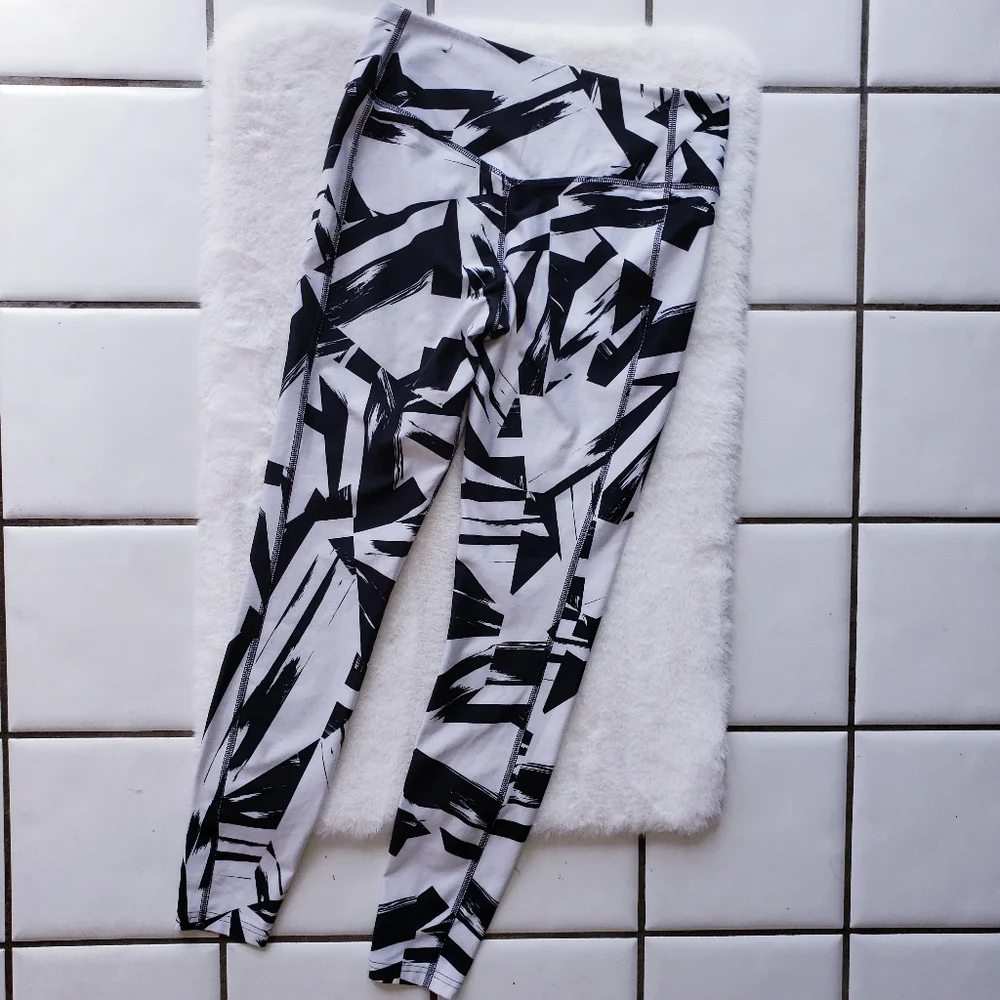 NIKE Legend 2.0 Floe Tight Leggings Black White Size Medium Activewear